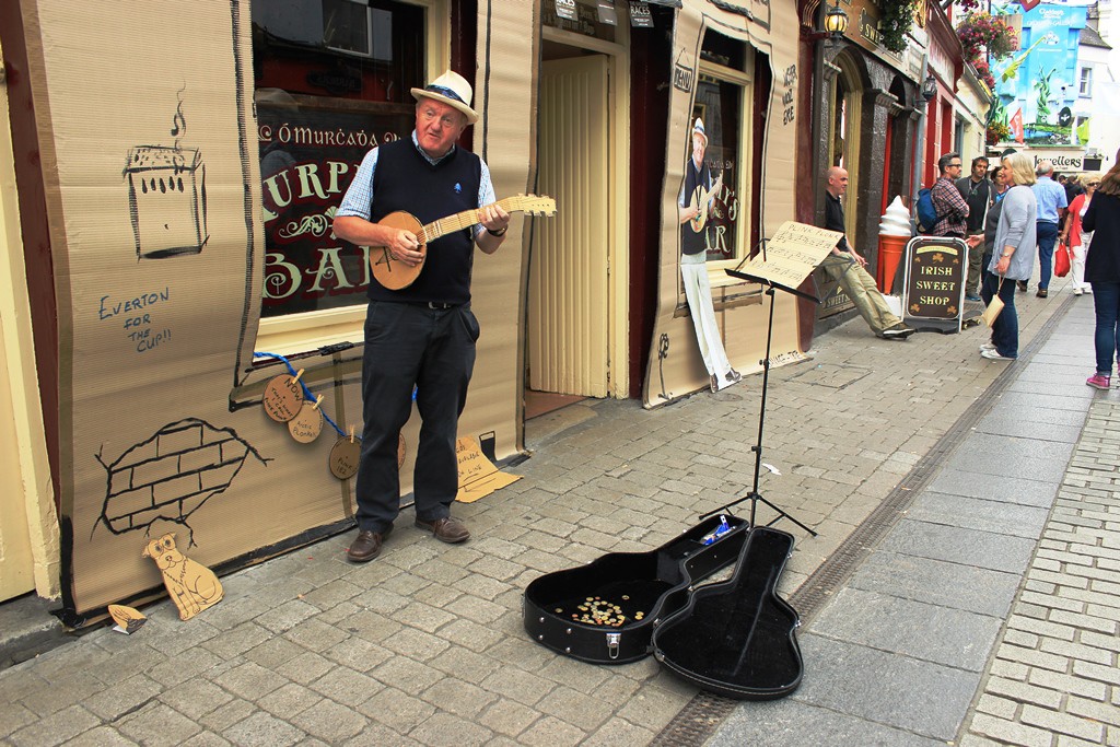 Galway Arts Fest - Cardboard Banjo Busker