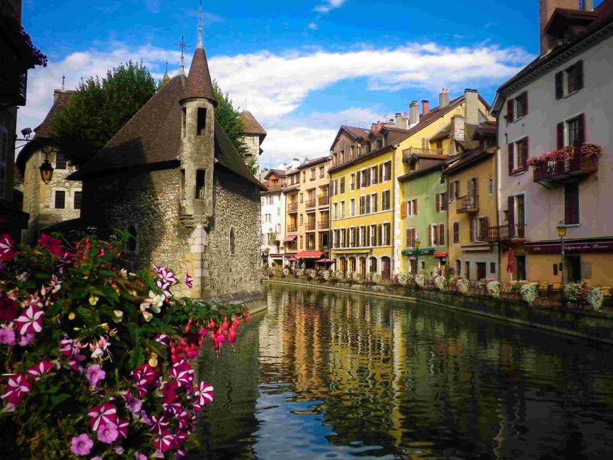 Airbnb Annecy: Where To Stay In France's Mountain Town