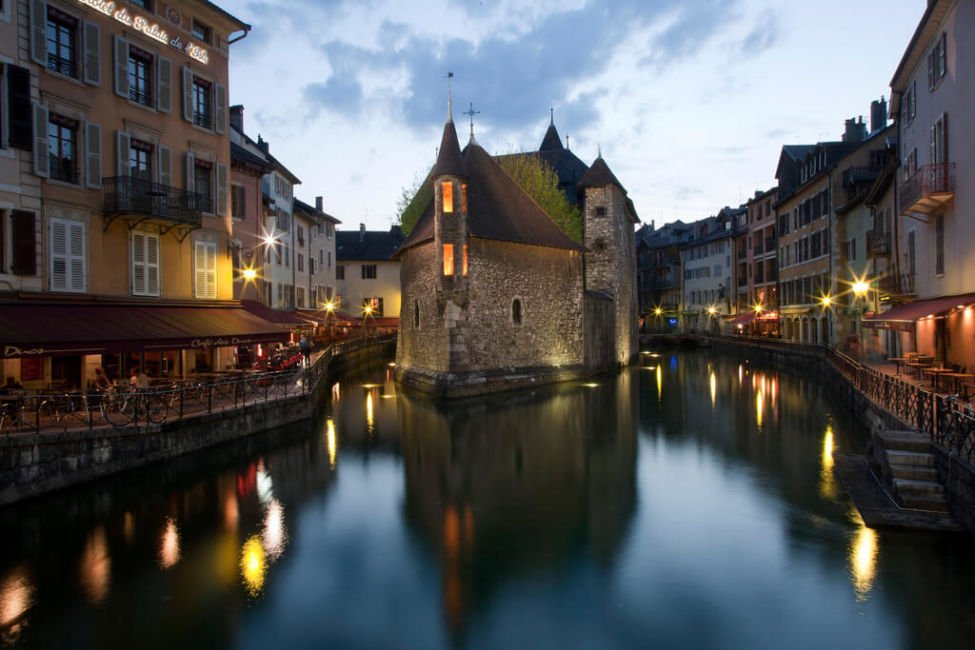 airbnb annecy old town